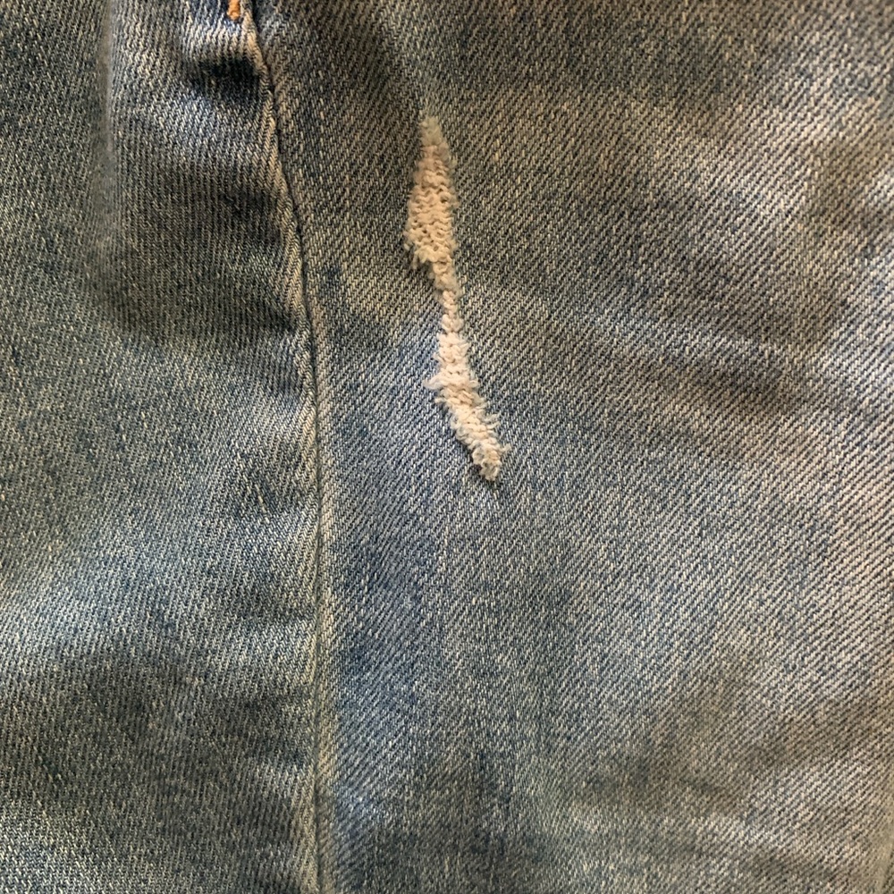 Light weight Old Navy Curve skinny,distressed jeans. - Picture 7 of 9